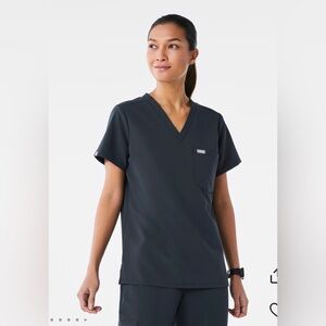 FIGS women’s Catarina one pocket scrub top